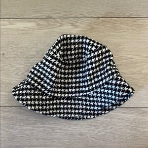 Black & White Houndstooth Wool Bucket Hat OS